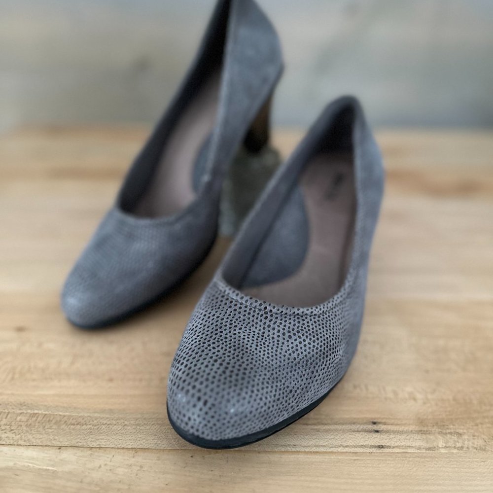 Earth Shoes Grey Suede slip-on heels - Bijou - Women's Size 8.5 Wide